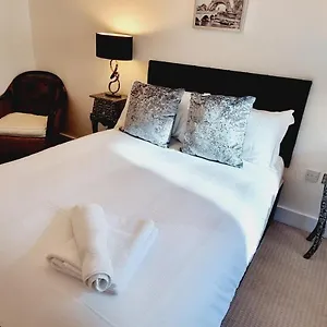 Luxury Waterside Canary Wharf Apartment London